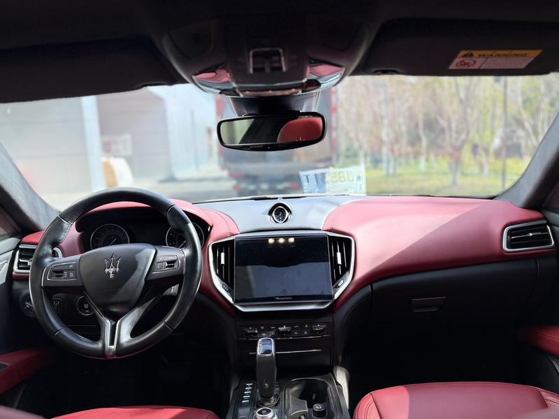 Maserati Ghibli, 2021 — фото 7 из 12