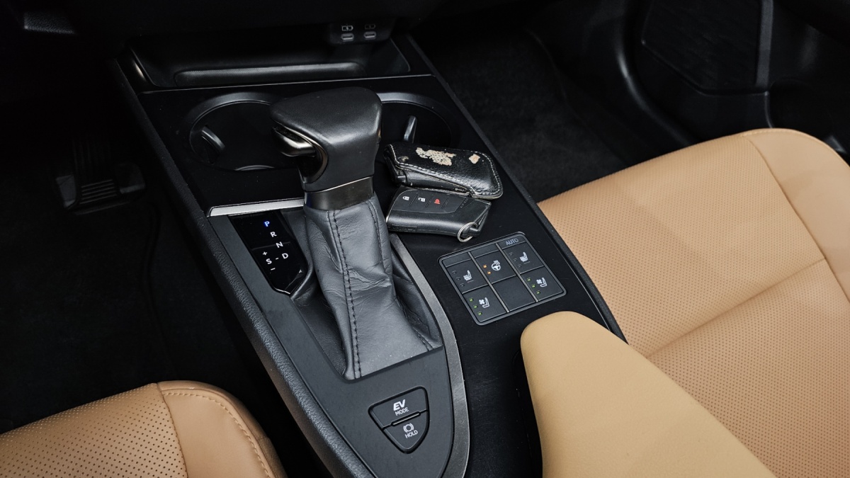 Lexus UX, 2023 — фото 8 из 12