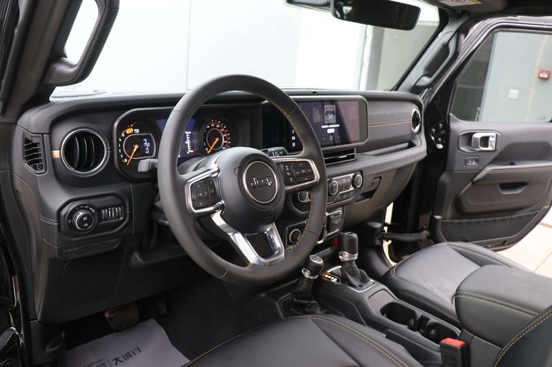 Jeep Wrangler, 2024 — фото 10 из 12