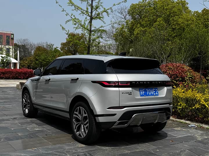 Land Rover Range Rover Evoque L, 2023 — фото 4 из 9
