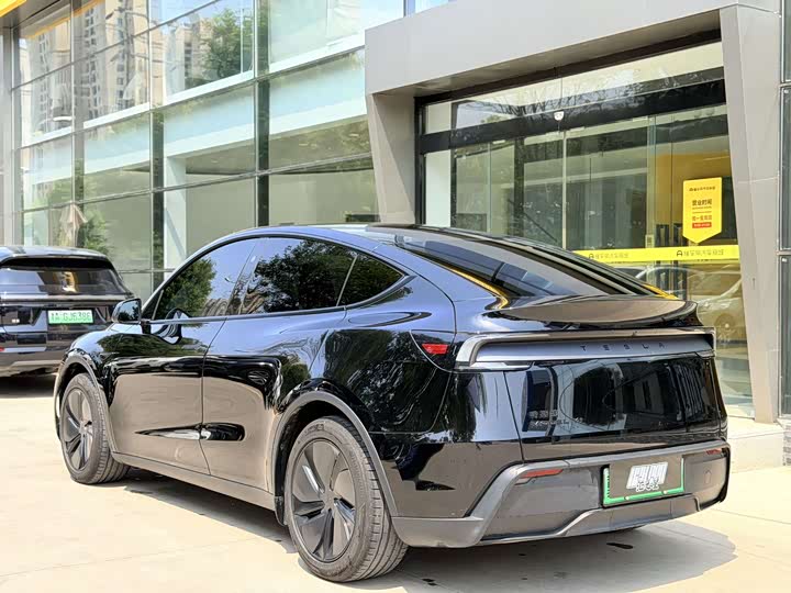 Tesla Model Y, 2026 — фото 2 из 5
