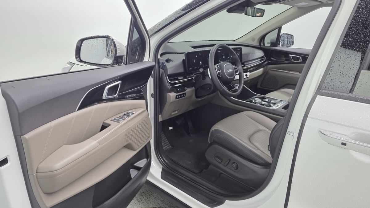 Kia Carnival, 2023 — фото 9 из 12