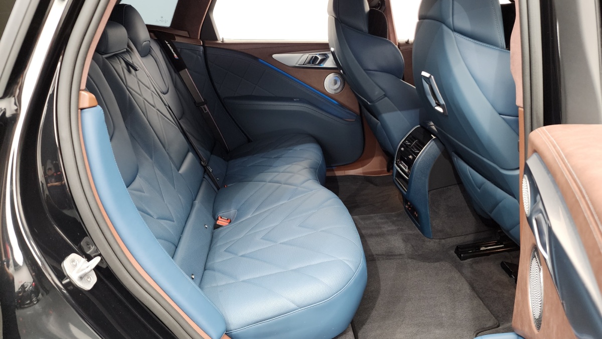 BMW XM, 2025 — фото 10 из 12