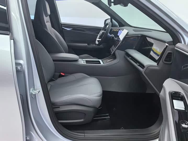 Geely Galaxy L7, 2025 — фото 8 из 9