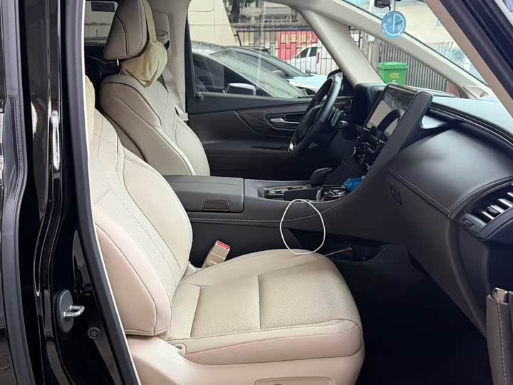 Toyota Vellfire, 2024 — фото 2 из 3