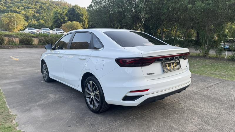 Geely Emgrand, 2023 — фото 5 из 12