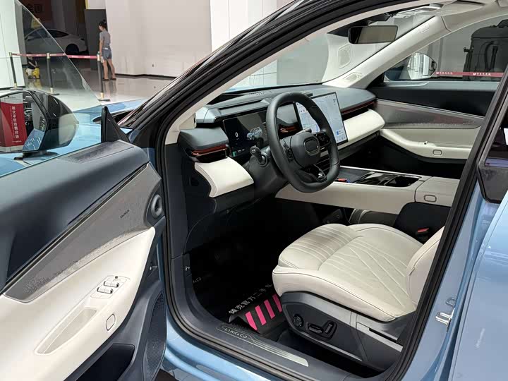 Lynk & Co 08 EM-P Hybrid, 2025 — фото 4 из 9