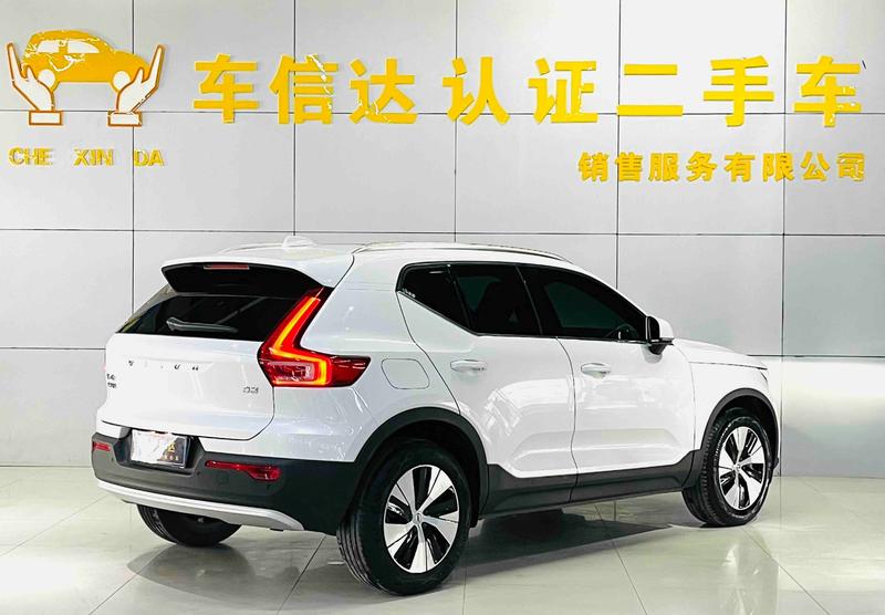Volvo XC40, 2023 — фото 5 из 11