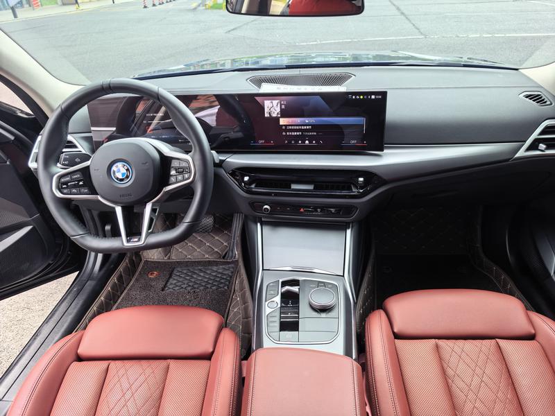 BMW i3, 2024 — фото 7 из 10