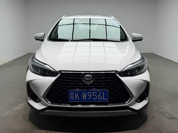Toyota Yaris L Hatchback, 2022 — фото 2 из 9