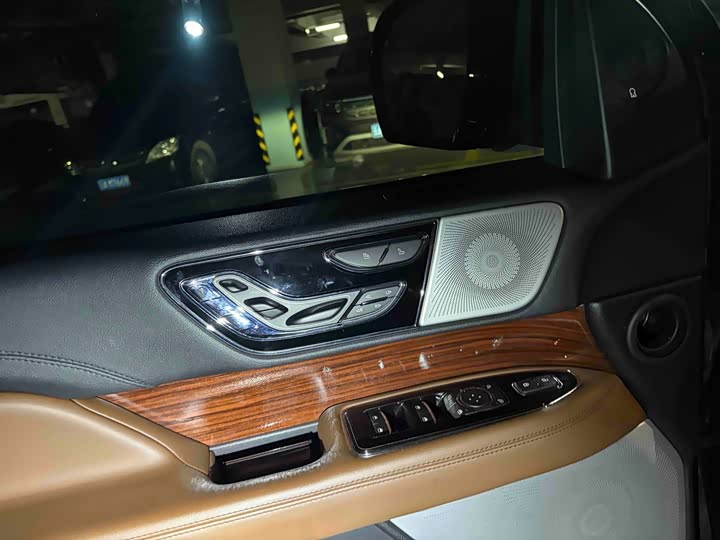 Lincoln Navigator, 2023 — фото 8 из 9