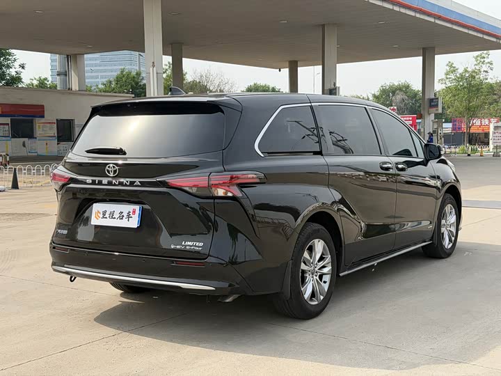 Toyota Sienna, 2024 — фото 6 из 9