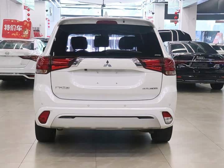 Mitsubishi Outlander, 2021 — фото 4 из 9
