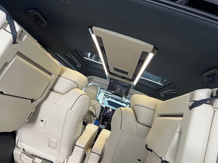 Toyota Alphard, 2024 — фото 9 из 9