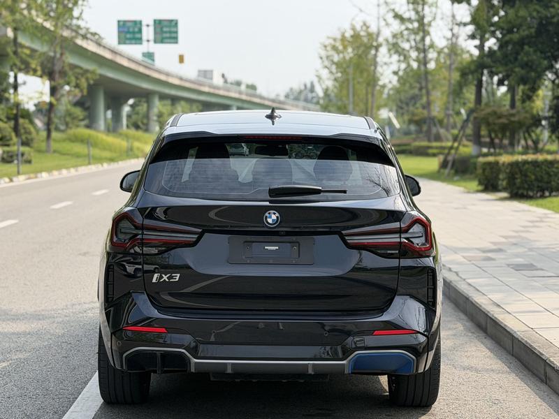 BMW iX3, 2022 — фото 5 из 12