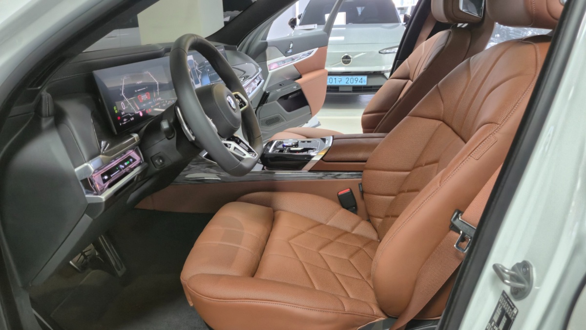 BMW 7 Series, 2025 — фото 9 из 12