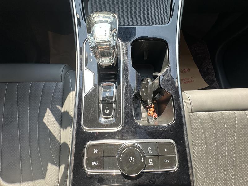 JAC Refine RF8 Hybrid, 2025 — фото 11 из 12