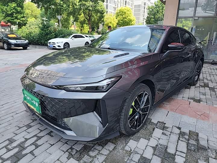 Changan UNI-V Hybrid, 2024 — купить в Воронеже под ключ