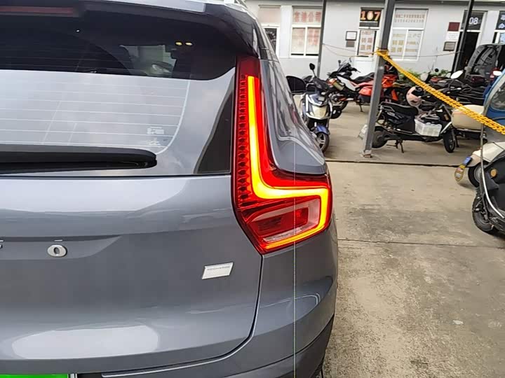 Volvo XC40 EV, 2022 — фото 8 из 9