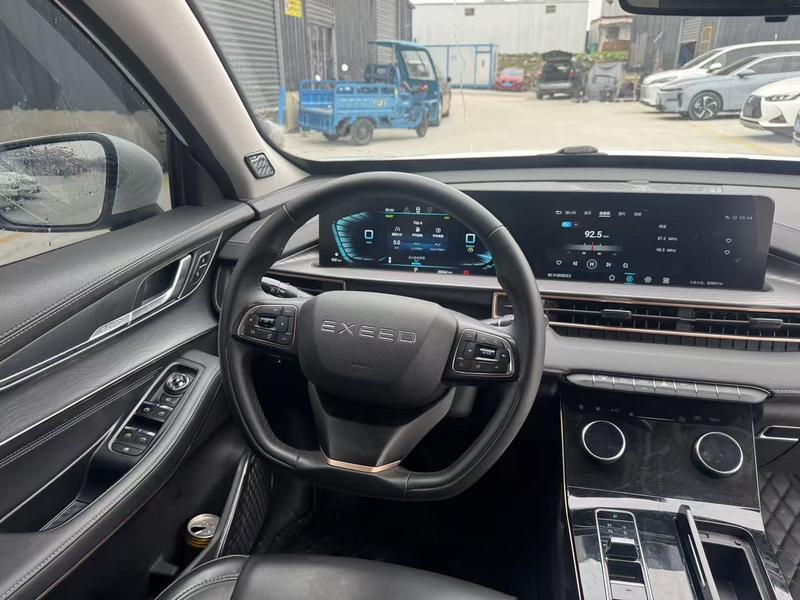 Exeed LX C-DM Hybrid, 2022 — фото 8 из 12