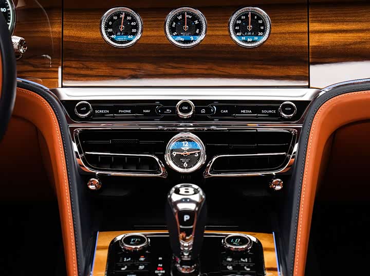 Bentley Flying Spur Hybrid, 2024 — фото 9 из 9