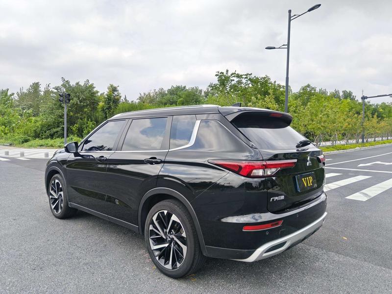 Mitsubishi Outlander, 2023 — фото 4 из 12