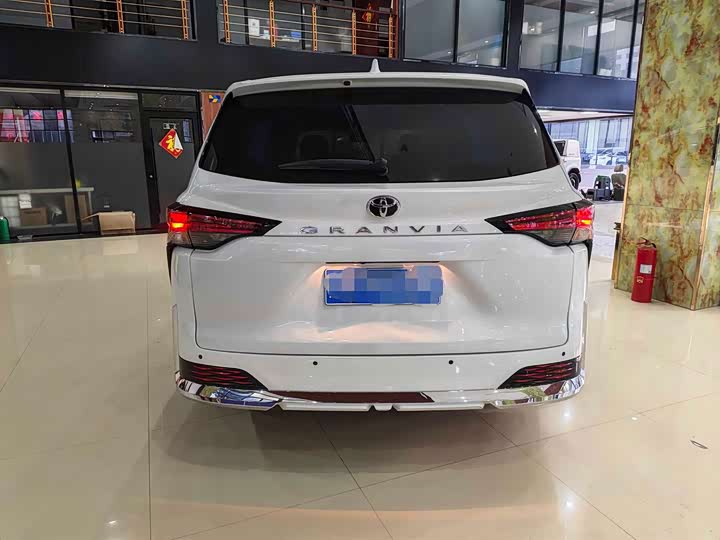 Toyota Granvia, 2025 — фото 5 из 9