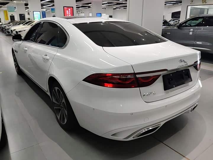 Jaguar XF L, 2022 — фото 5 из 9