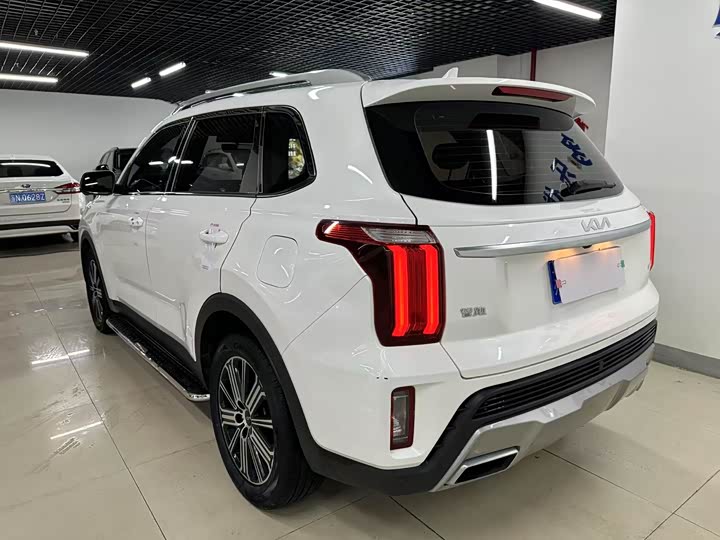 Kia Sportage GT-line, 2023 — фото 8 из 12
