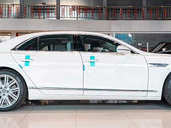Bentley Flying Spur Hybrid, 2024 — фото 4 из 9