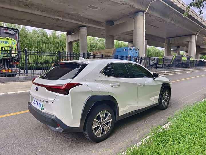 Lexus UX Hybrid, 2022 — фото 6 из 9