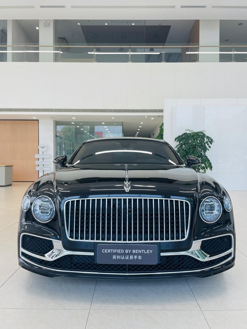 Bentley Flying Spur Hybrid, 2024 — фото 2 из 12