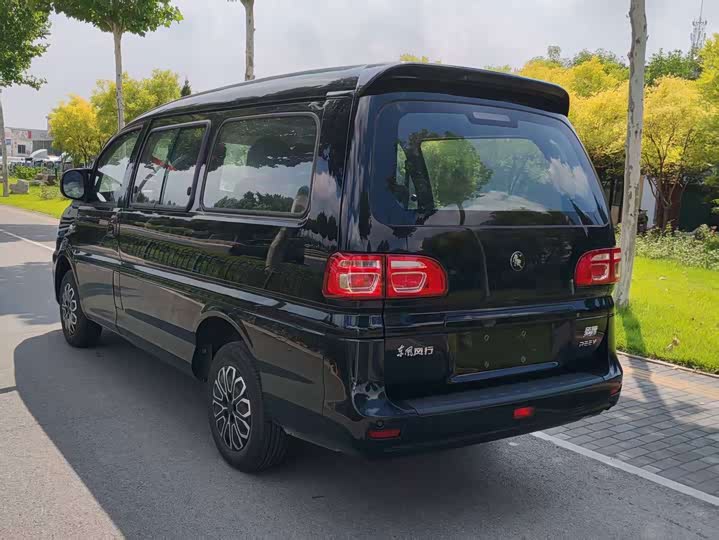 Dongfeng Forthing Lingzhi M5 EV, 2026 — фото 6 из 9