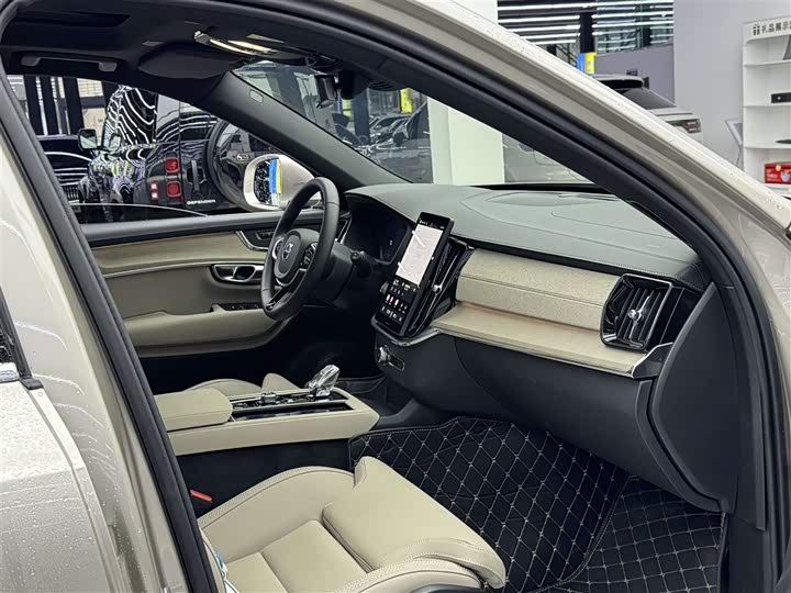 Volvo XC90, 2025 — фото 8 из 9