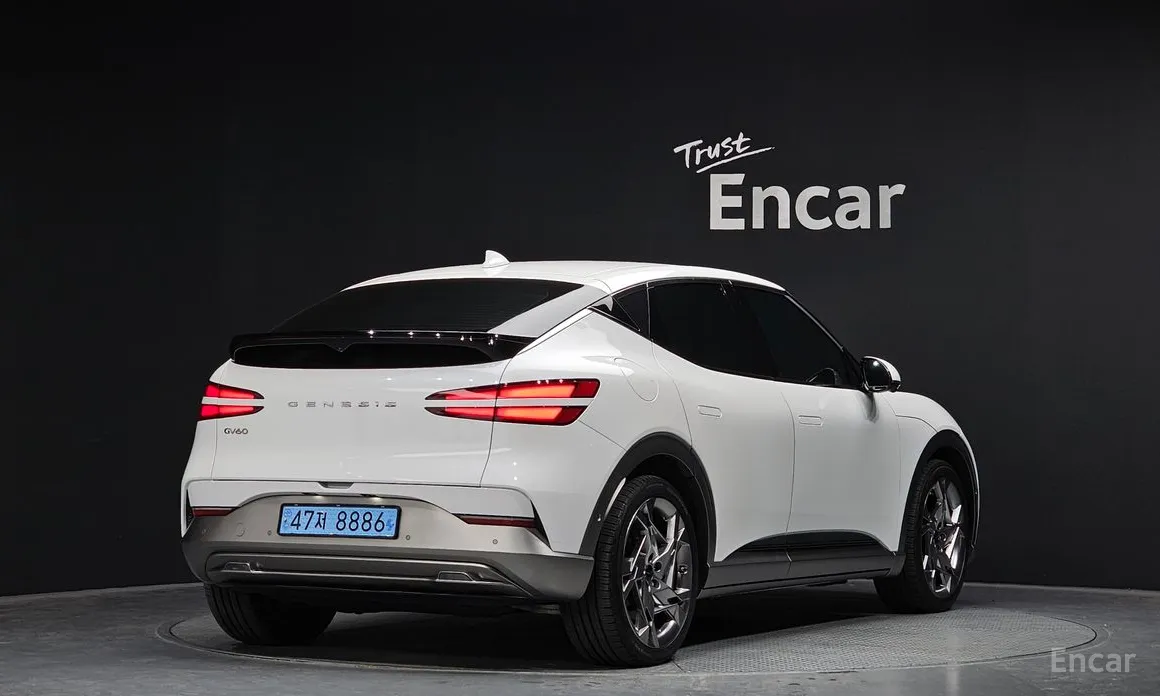 Genesis GV60, 2022 — фото 2 из 12