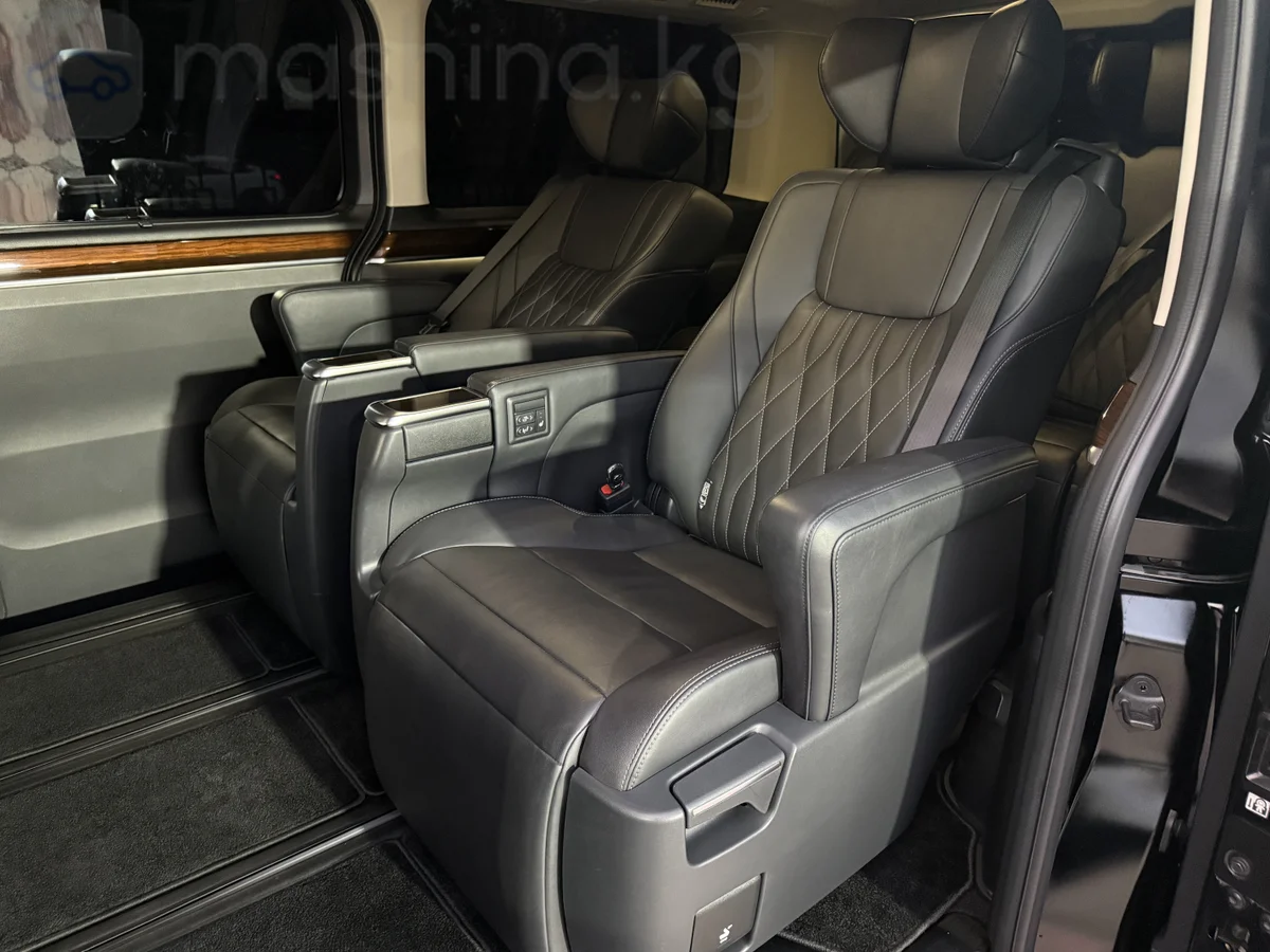 Toyota Granvia, 2022 — фото 5 из 9