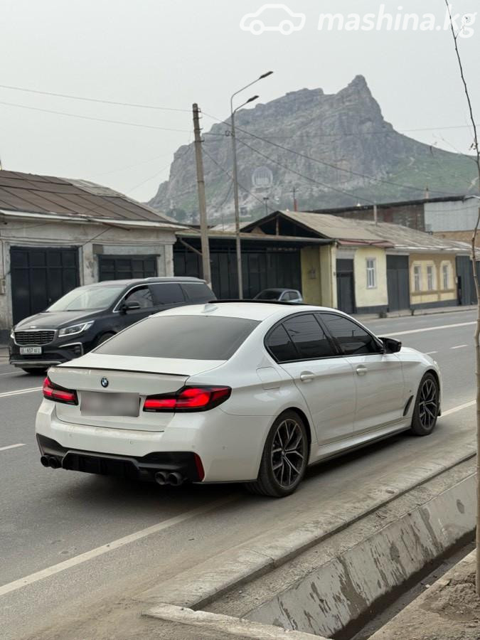 BMW 5 Serii, 2023 — фото 2 из 2