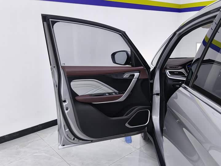 Geely Jiaji Hybrid, 2022 — фото 7 из 9
