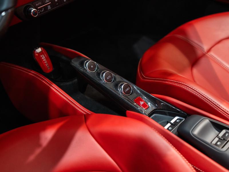 Ferrari F8, 2022 — фото 9 из 12
