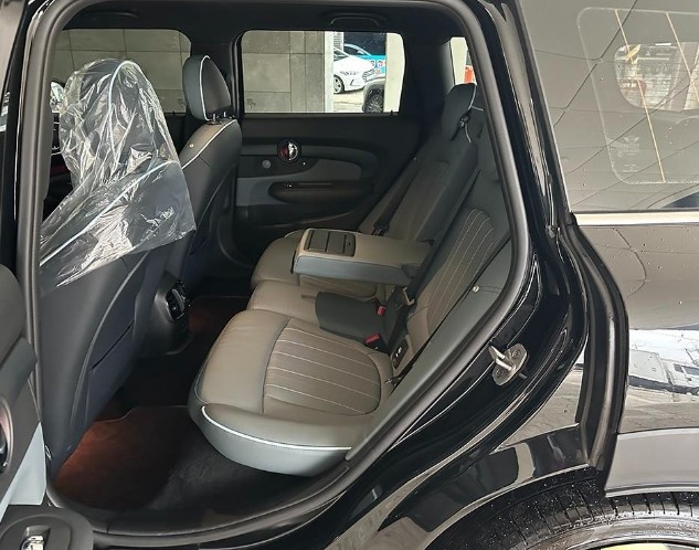 Mini Clubman, 2023 — фото 11 из 12