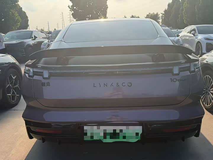 Lynk & Co 30 EM-P Hybrid, 2025 — фото 8 из 9