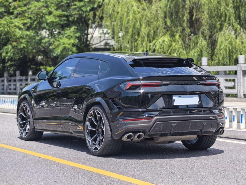 Lamborghini Urus, 2023 — фото 4 из 9