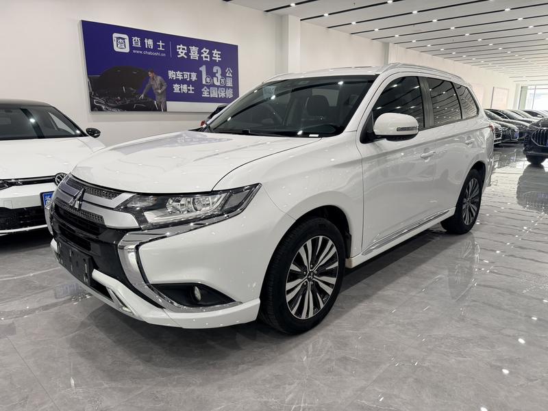 Mitsubishi Outlander, 2022 — купить в Перми под ключ