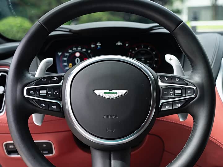 Aston Martin DBX, 2023 — фото 9 из 9