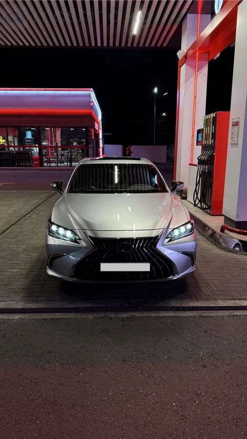 Lexus ES, 2022