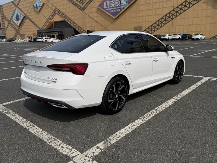 Skoda Octavia Pro, 2022 — фото 4 из 9