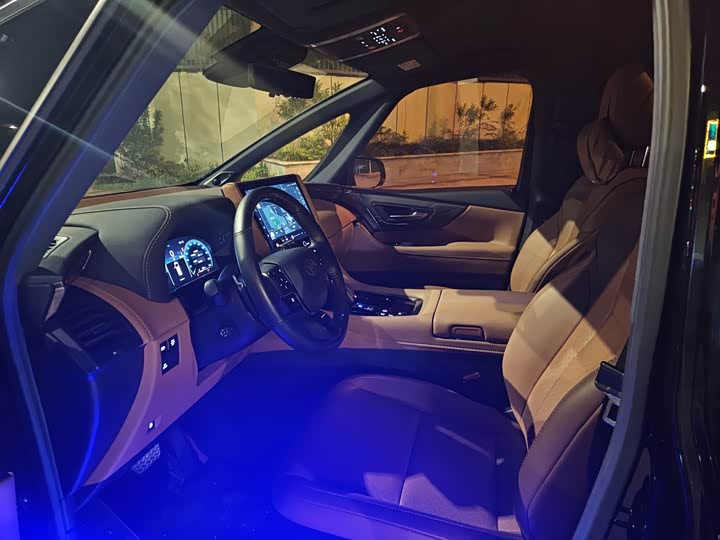 Toyota Alphard, 2024 — фото 6 из 7