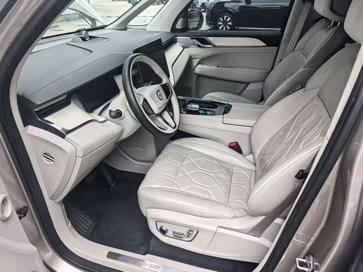 Volvo EM90, 2023 — фото 4 из 9