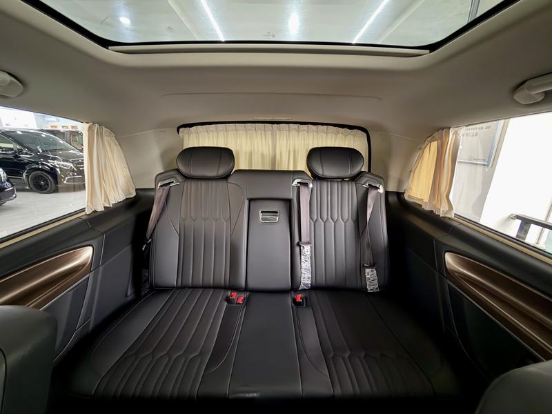 Mercedes-Benz V-Class, 2025 — фото 9 из 11
