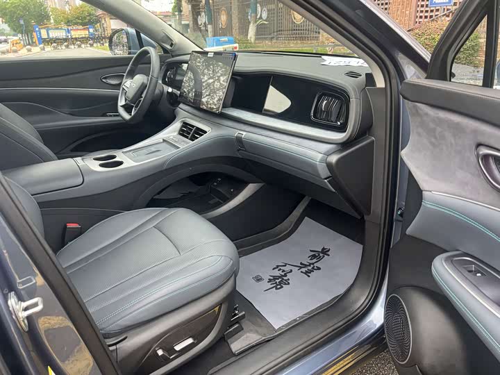 BYD Sea Lion 07 DM-i Hybrid, 2025 — фото 6 из 9